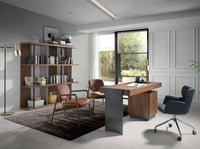 Poltrona in ecopelle marrone e noce