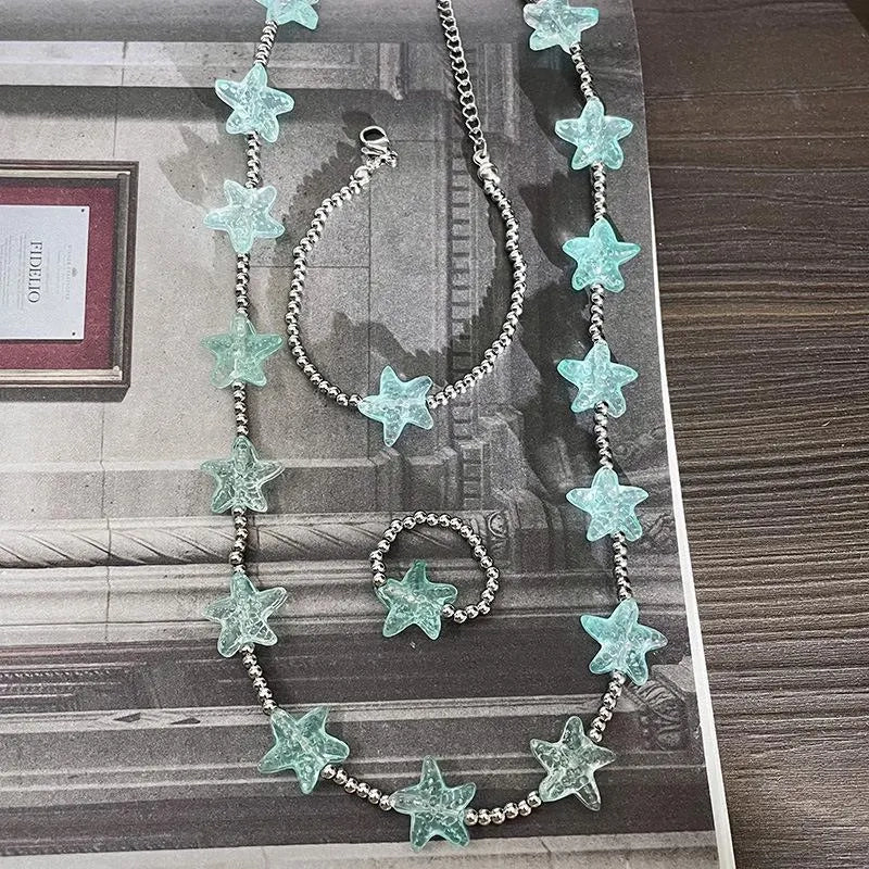 Set di gioielli boh¨¦mien fatti a mano con perline: bracciale, anello e collana.