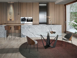 Sgabello in tessuto grigio e noce