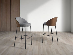 Sgabello in tessuto grigio e noce