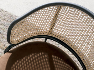 Sedia girevole in rattan e velluto marrone