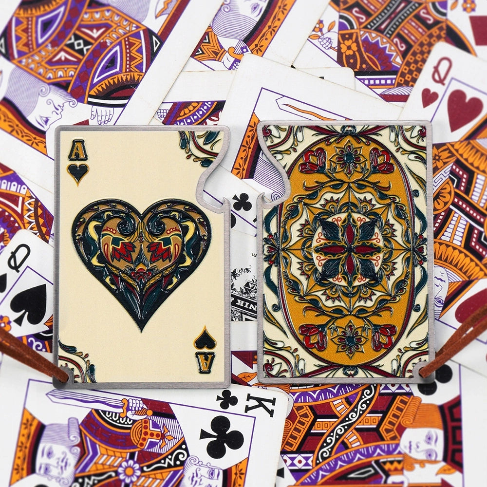 Apribottiglie KADAX in metallo con asso di cuori e carta regalo da poker.