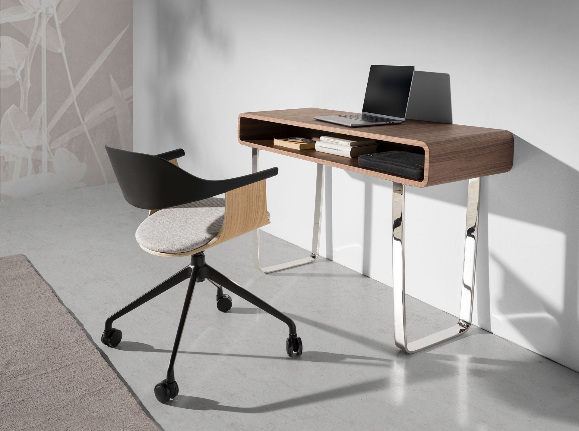 Sedia girevole da ufficio in tessuto grigio chiaro e pvc nero