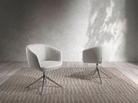 Sedia girevole in tessuto grigio chiaro