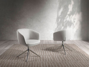 Sedia girevole in tessuto grigio chiaro