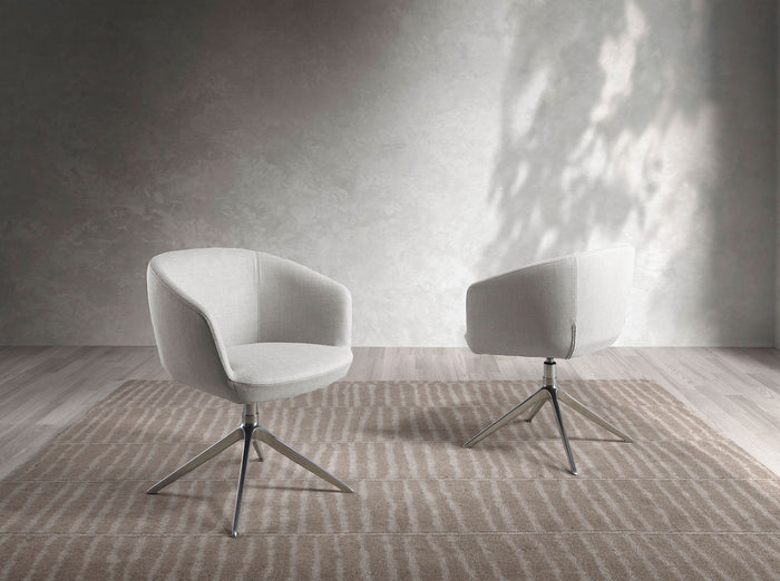 Sedia girevole in tessuto grigio chiaro