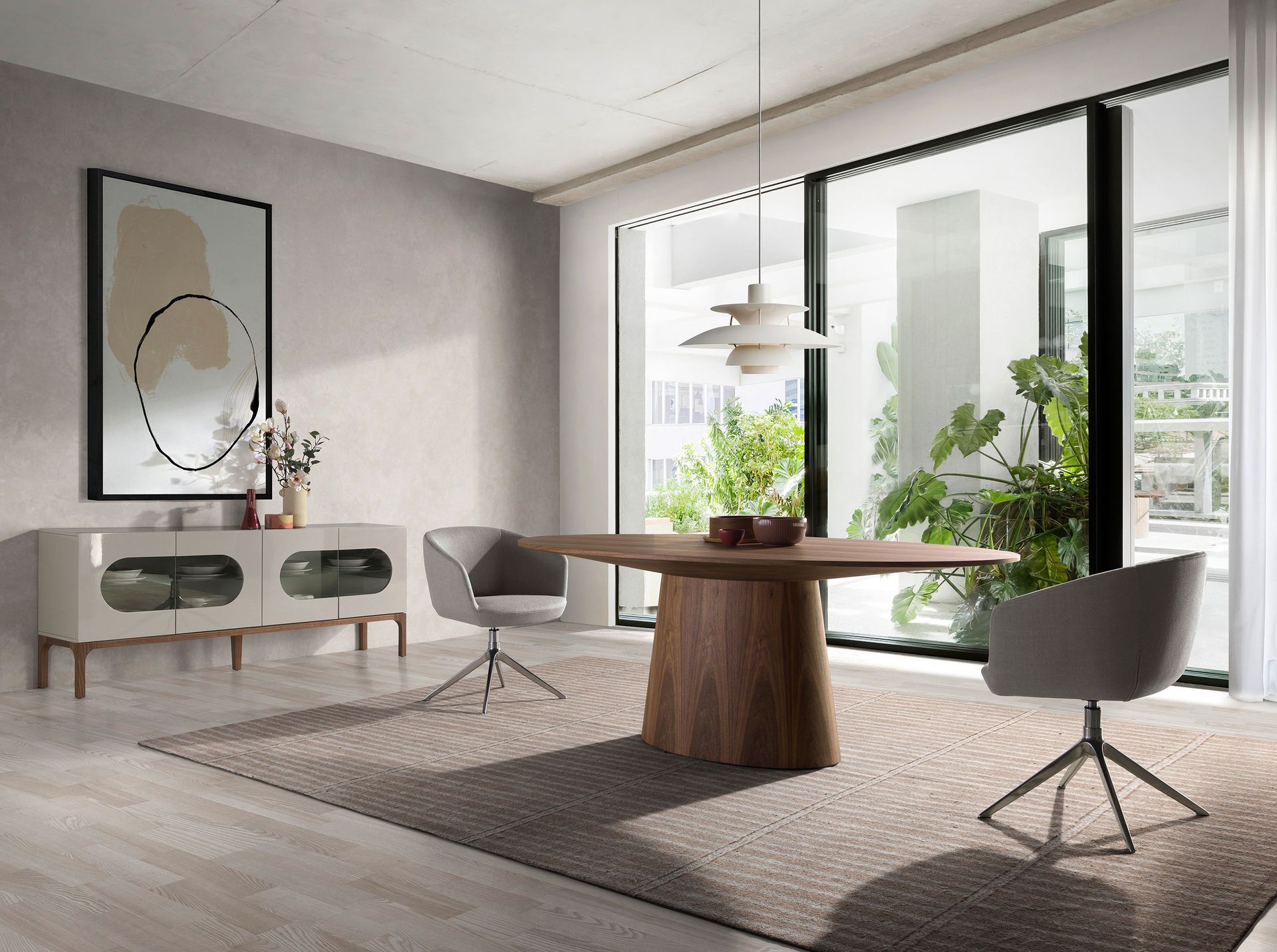 Sedia girevole in tessuto grigio chiaro