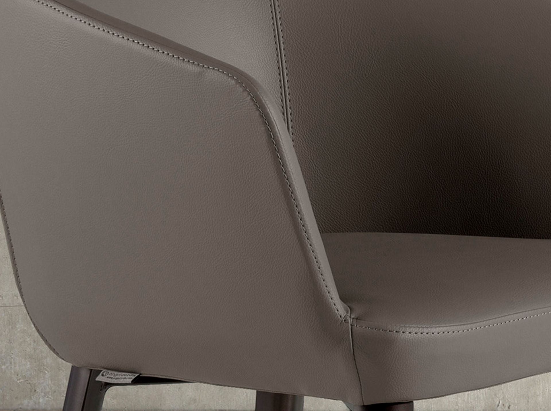 Sgabello in similpelle grigio