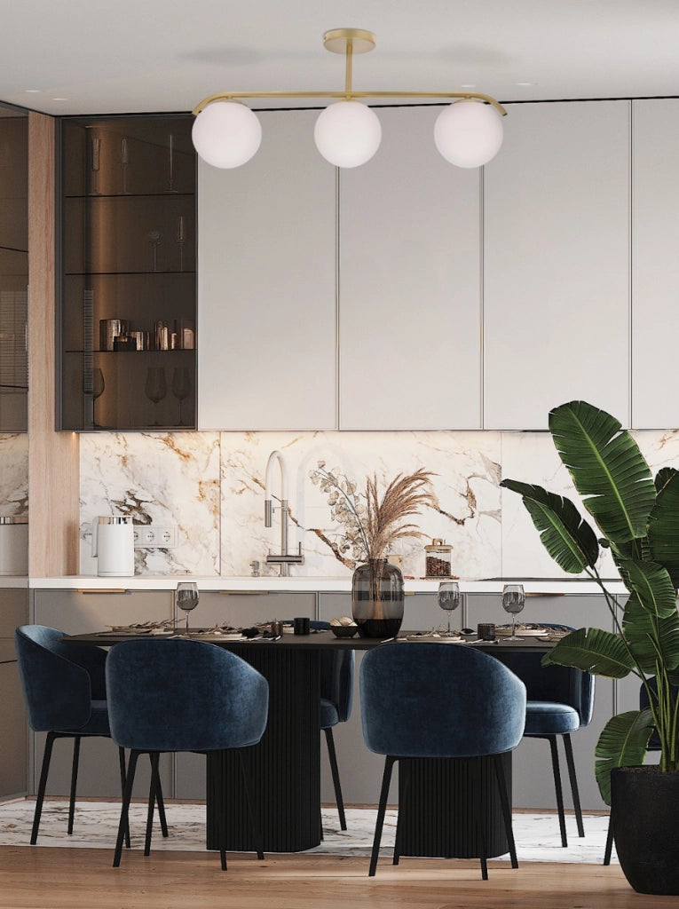 Plafoniera ottone con globi bianchi in vetro 3xE14 40W