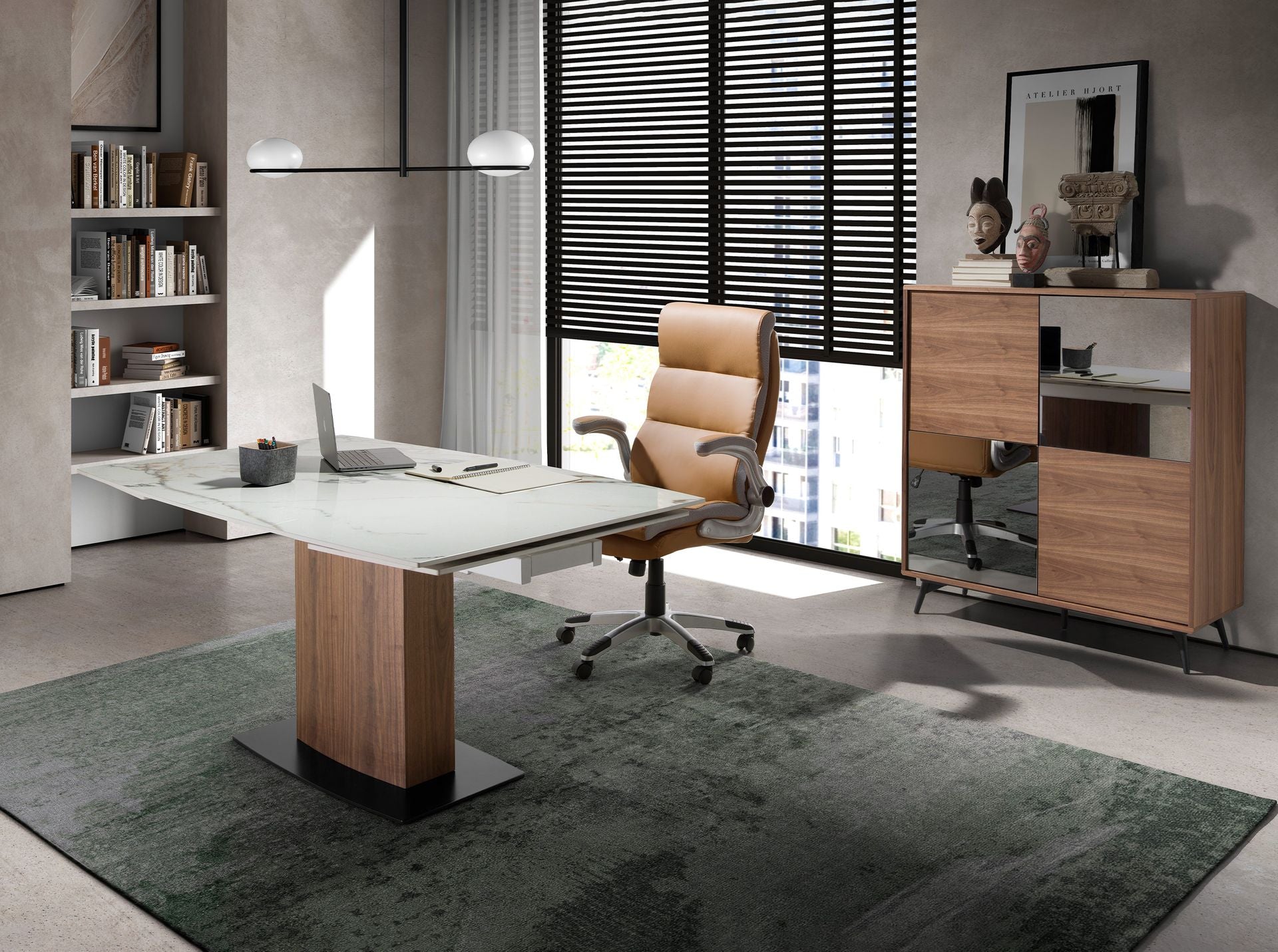 Sedia da ufficio girevole in similpelle marrone