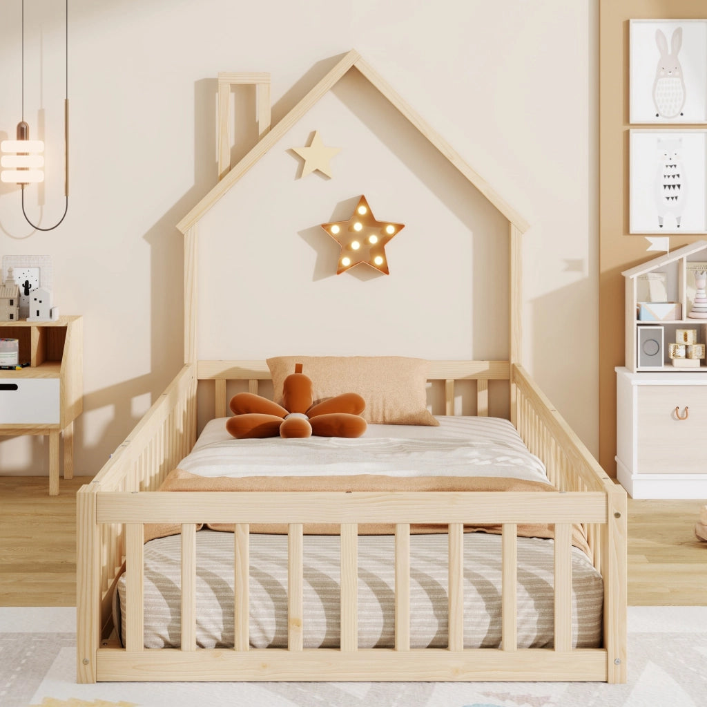 Letto a casetta 90x200 cm con design a camino e sponde in pino e MDF colore naturale