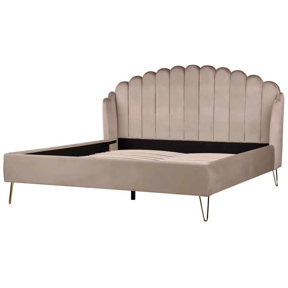 Letto matrimoniale in velluto tortora con testiera a conchiglia con gambe in metallo 160 x 200 cm retro capitonné