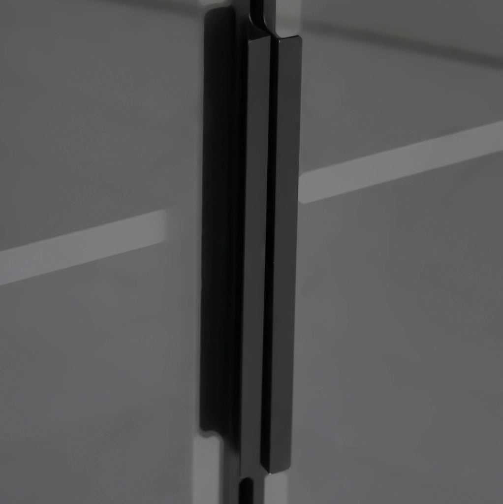 Vetrina angolare triangolare 62x32x160 cm in MDF nero con frontali in vetro e LED