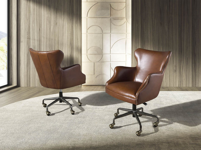 Poltrona girevole in pelle marrone scuro