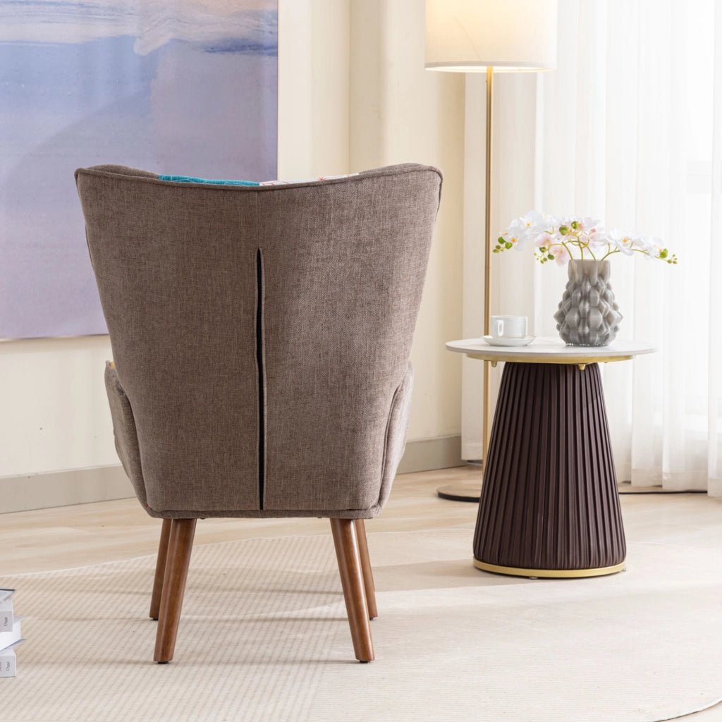 Set poltrona e poggiapiedi imbottiti con cuscino; design vivace e colori caldi