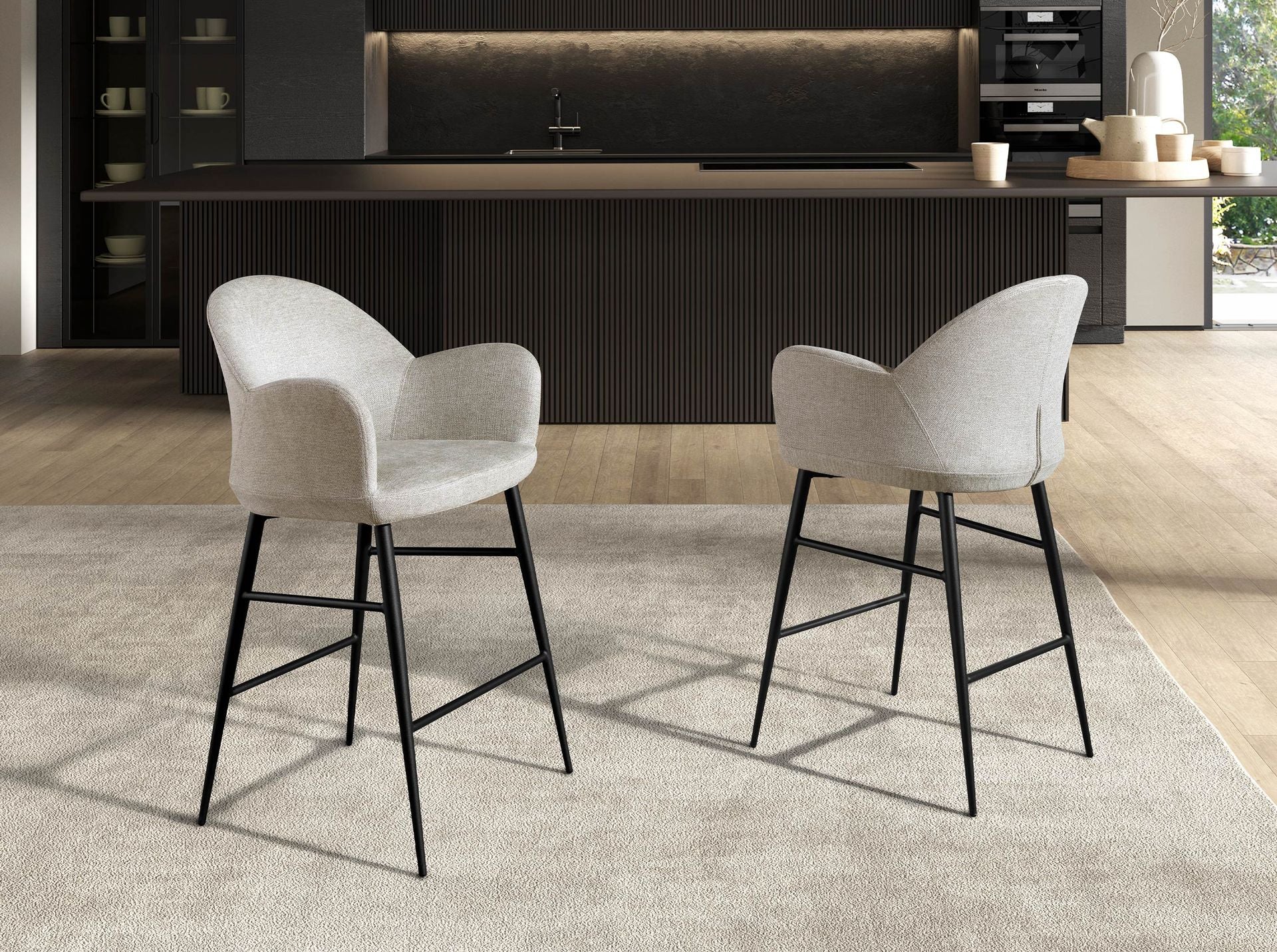 Sgabello in tessuto grigio chiaro