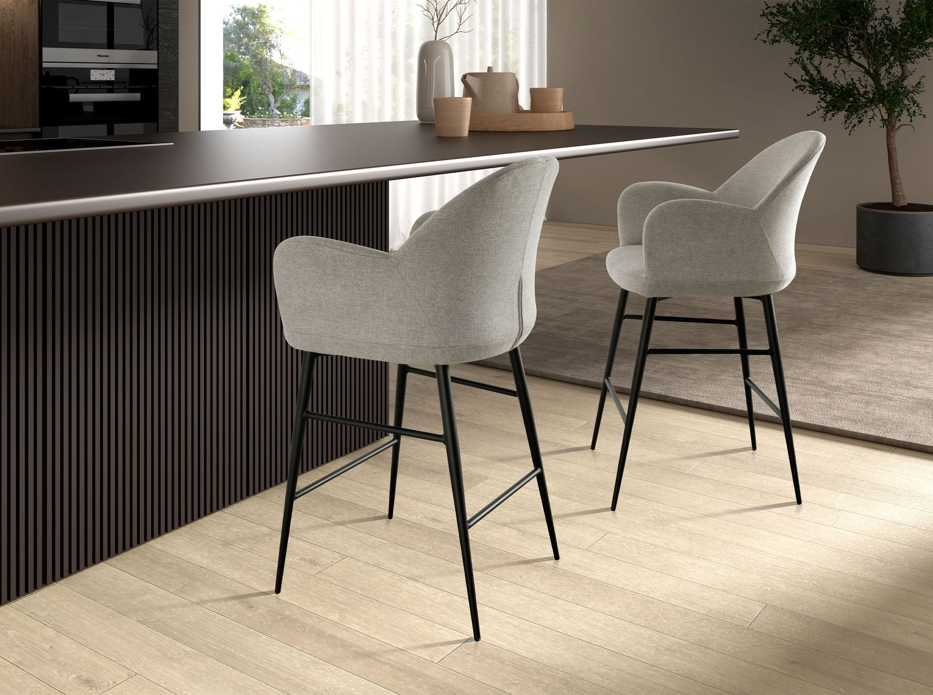 Sgabello in tessuto grigio chiaro