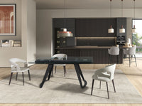 Sgabello in tessuto grigio chiaro