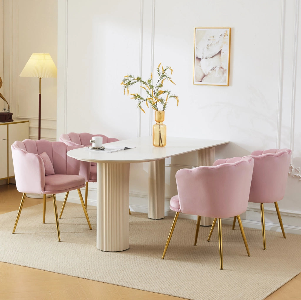 Poltrona imbottita in velluto rosa con schienale a petalo