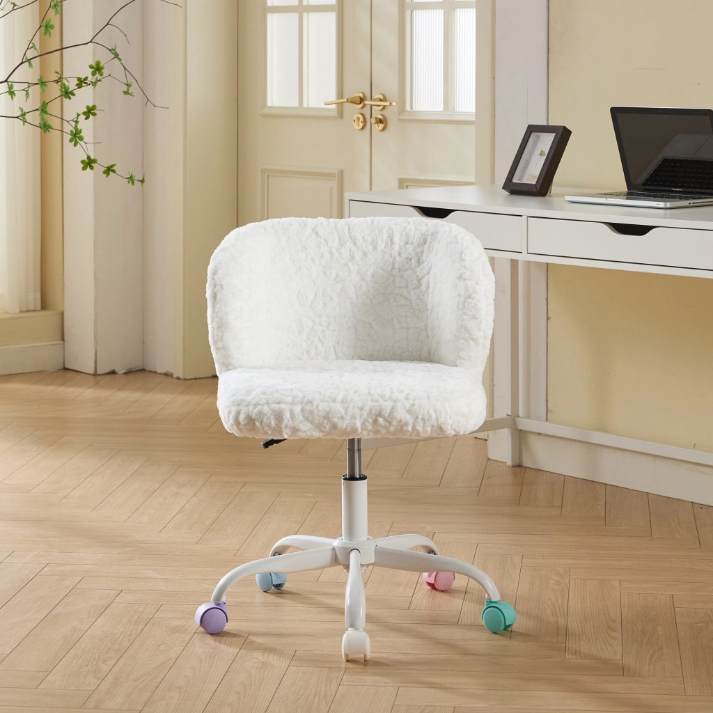 Sedia da ufficio girevole con altezza regolabile, seduta ergonomica e ruote silenziose in pelliccia sintetica crema