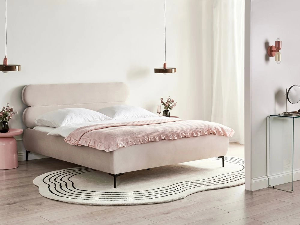 Letto con rete in velluto beige chiaro 160 x 200 cm testata gambe in metallo nero camera da letto classica minimalista