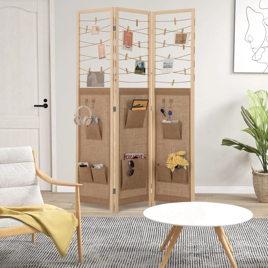 Paravento pieghevole a 3 pannelli. Separatore di privacy in legno con 8 tasche, 4 ganci e spago per appendere con 20 clip in bambù, 120 x 170 x 2 cm