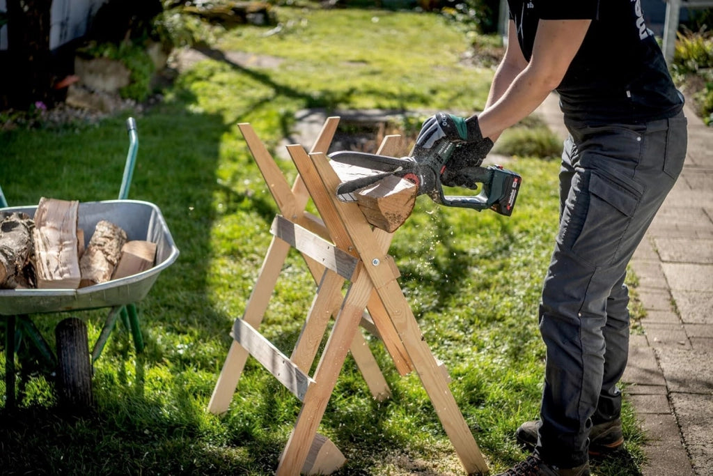 sega per arbusti a batteria MS 18 LTX 15 – 18V, lama da 15 cm – Ideale per la potatura di alberi e rami verdi, alta velocità della catena – Leggera e maneggevole – Inclusa metaBOX