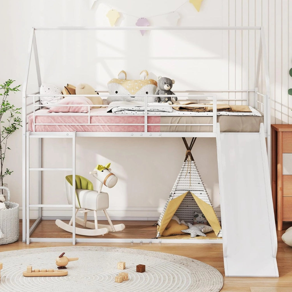 Letto a Castello per Bambini 90x200 cm, Letto Montessori con Scivolo Scala, Struttura in Metallo e Sponda di Sicurezza, Forma di Casa, senza Bisogno di Rete a Molle, Portata 110 kg (Bianco)