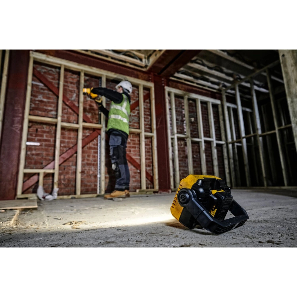 Torcia LED compatta DeWalt DCL077 12V / 18V XR / FLEXVOLT 2000 lumen a batteria