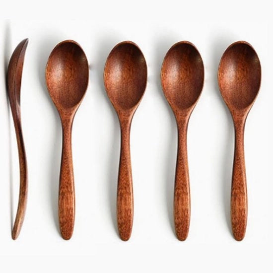 Set di 4 piccoli cucchiai in legno. Cucchiai in legno mini artigianali. Ideali come cucchiai per miele, cucchiai per caffè, accessori per la cucina per marmellate e spezie.