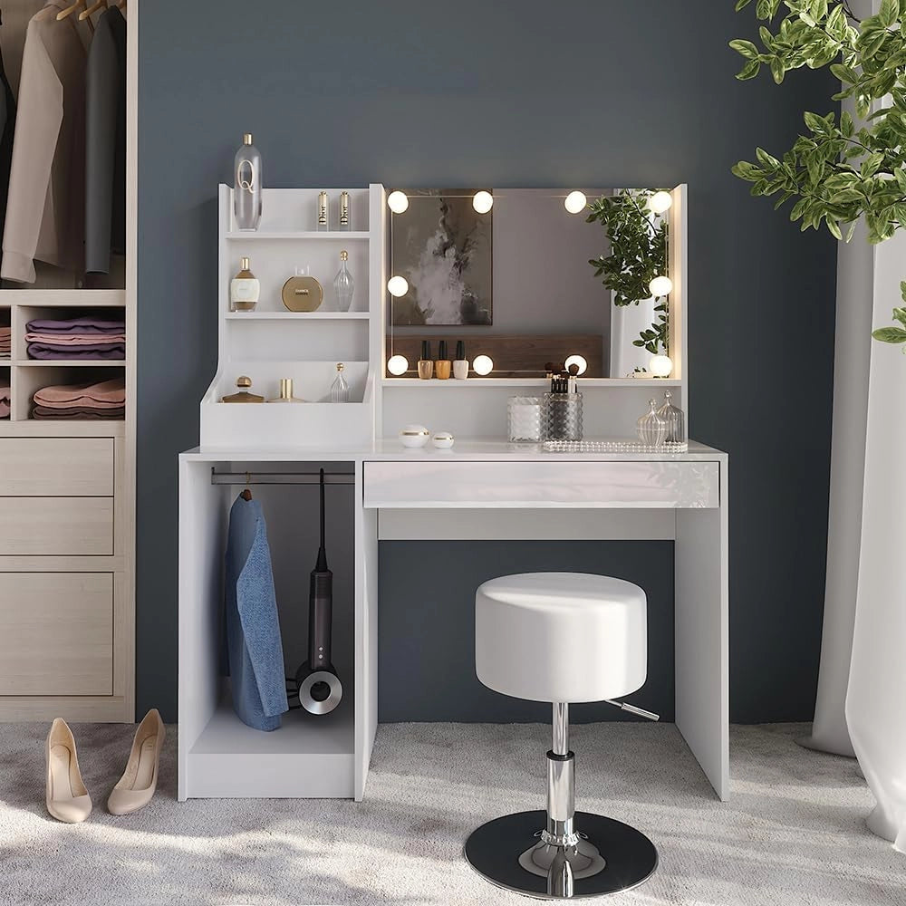 Tavolo da toeletta Sherry, Bianco/bianco lucido, 119.8 cm 5 parti, con illuminazione LED e sgabello per l’uso quotidiano