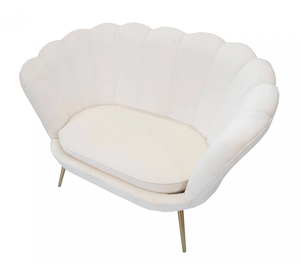 Divanetto 2 posti in velluto, colore crema, con gambe dorate dal particolare design che richiama i petali di un fiore, Misure 74 x 84 x 130 cm