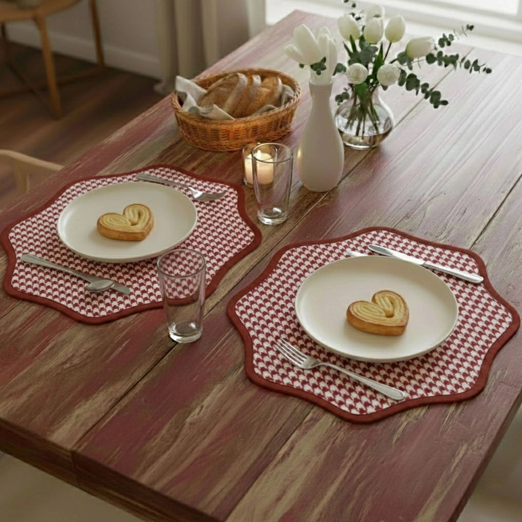Tim, Tovaglietta Americana set da 2, Bordo Ondulato, Fantasia Micro Pied de Poule Made in Italy, 40x40 cm Rosso