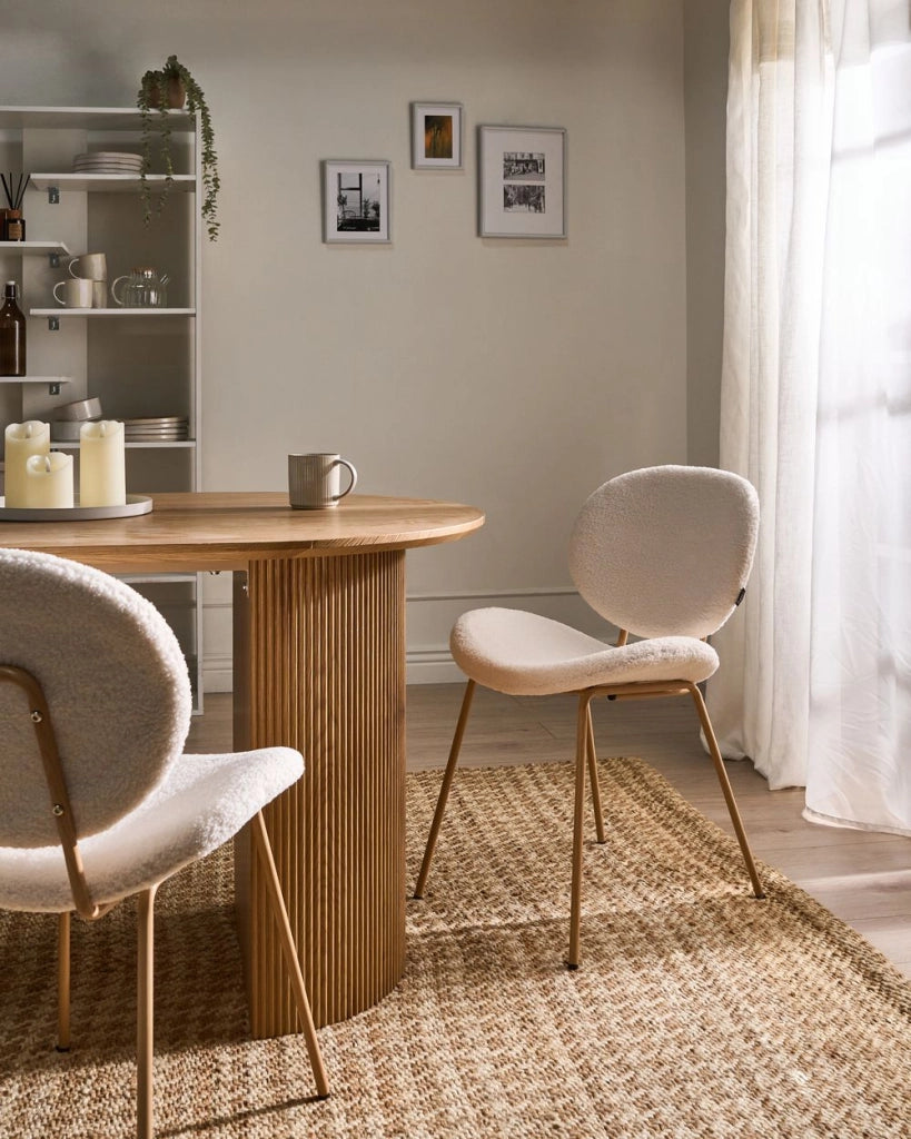 Set di 2 sedie Boucle con gambe effetto legno senza braccioli e tappi per gambe design retrò sedute da sala da pranzo bianco