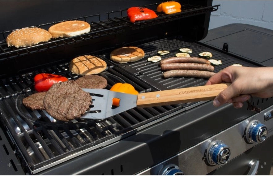 Campingaz borsa utensili in tessuto set composto da 1 coltello in acciaio inox, forchettone, pinza, 6 spiedini, 1 spatola manici in legno