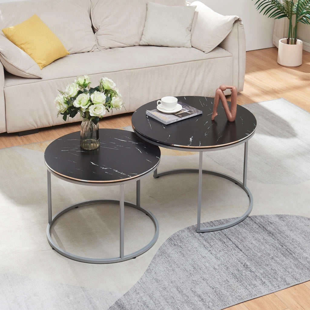 Set Skagen 2 Tavolini Sovrapponibili con Piani Rotondi e Telaio in Metallo - Effetto Marmo Nero / Argentato [en.casa]
