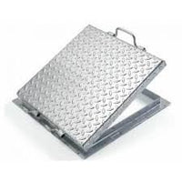 Coperchio cisterna con telaio acciaio zincato sp.30 10 070x070 h