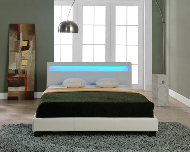Letto Matrimoniale Imbottito 180x200 cm Testiera Alta con Illuminazione a LED Similpelle - Bianco Corium