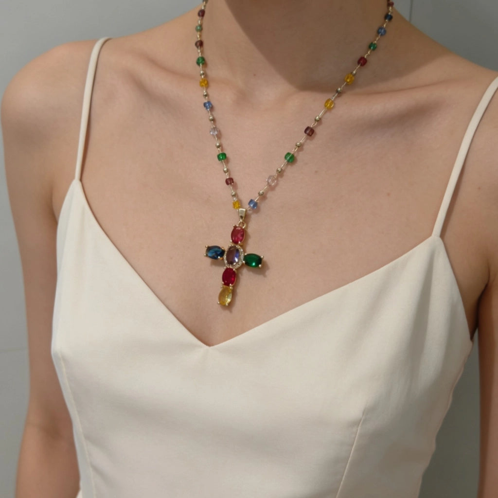 Collana con croce in zirconi colorati ad alto contenuto di dopamina