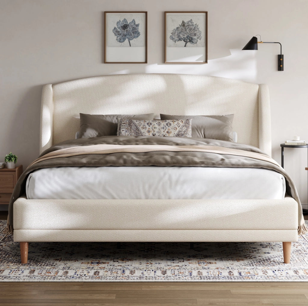 Letto imbottito in bouclé bianco con testiera wingback