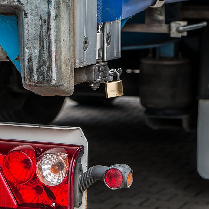 Stanley Lucchetto Sicurezza Arco Lungo in Acciaio Cementato da 40mm con 3 Chiavi