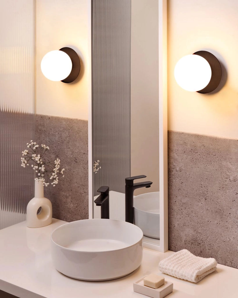 Set di 2 lampade da parete con base in metallo nero e paralume in vetro Stile moderno