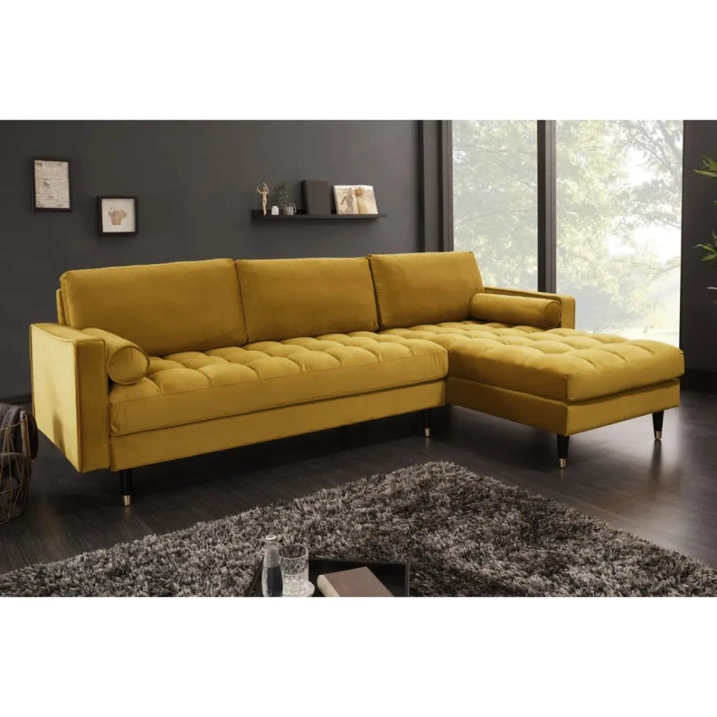 Divano ad angolo KOLIRI giallo senape – 4 posti – Angolo destro – Divano design in velluto e legno massiccio