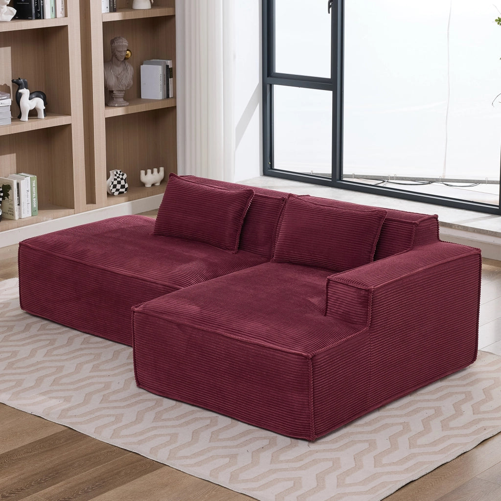Divano dritto compatto con 2 cuscini e seduta elastica in poliestere imbottito rosso 235 cm per piccoli ambienti