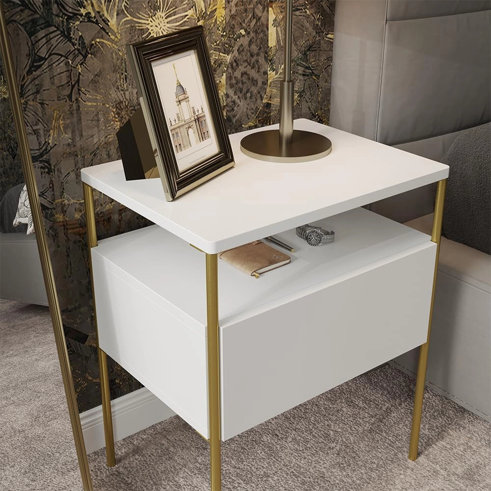 Comodino camera da letto Mira, Bianco/Oro, Set di 2, utilizzabile per riporre oggetti quotidiani e come tavolino d'appoggio