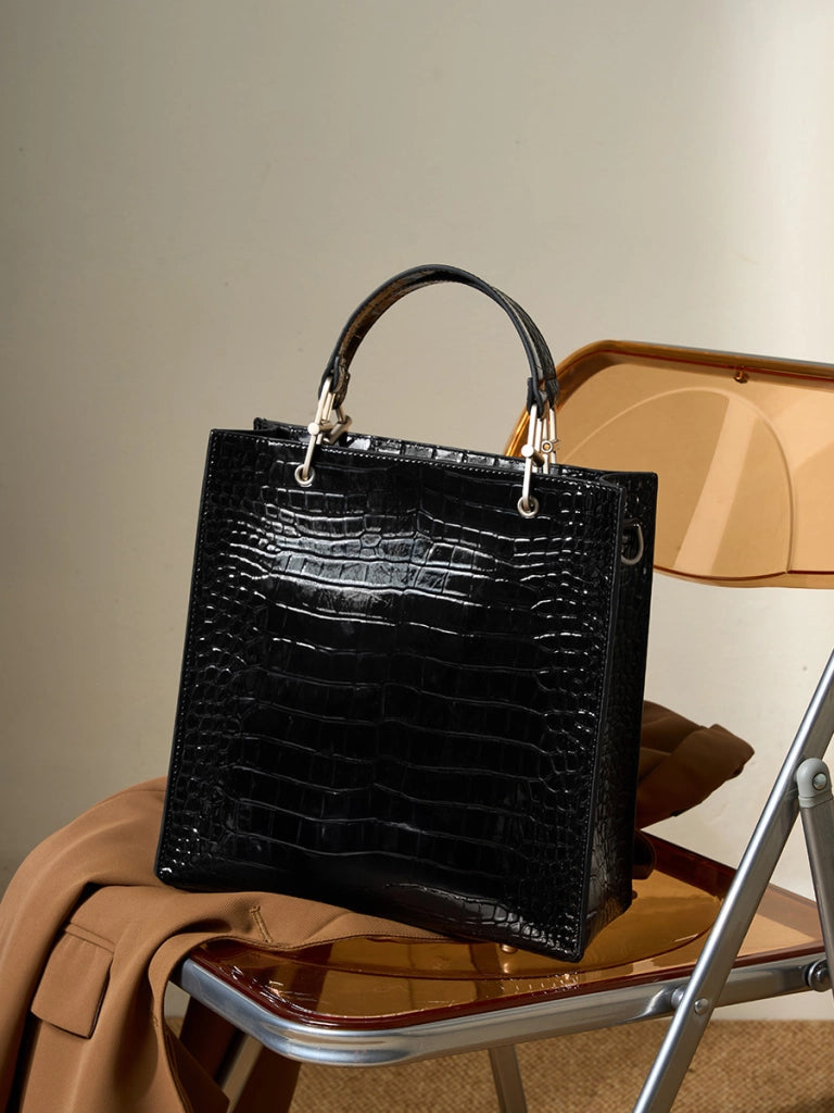 Borsa da donna in pelle di vacchetta con stampa coccodrillo, nera