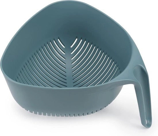 Colapasta triangolare con dispensatore verticale e angoli Easy-Pour, colore Opa scuro 

Modello: 
Specifica: