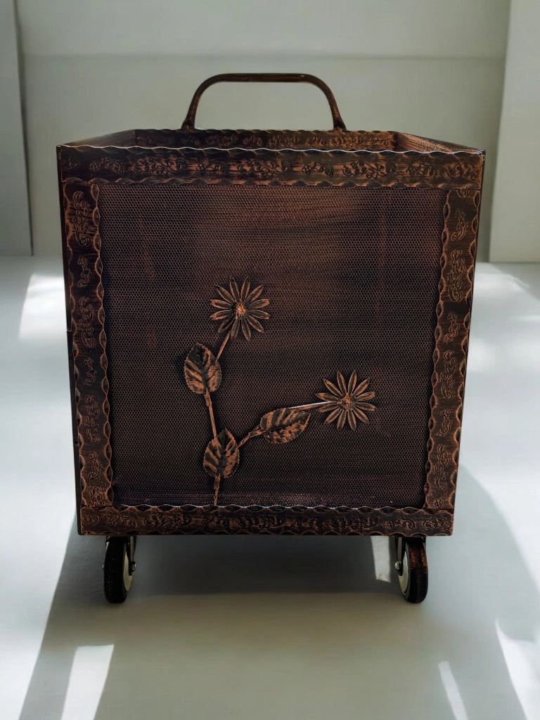 Porta Legna con Ruote, Porta Pellet, in Ferro Battuto, 52 x 50 x 84h cm, Motivo Floreale, Per Camino e Stufe Rame