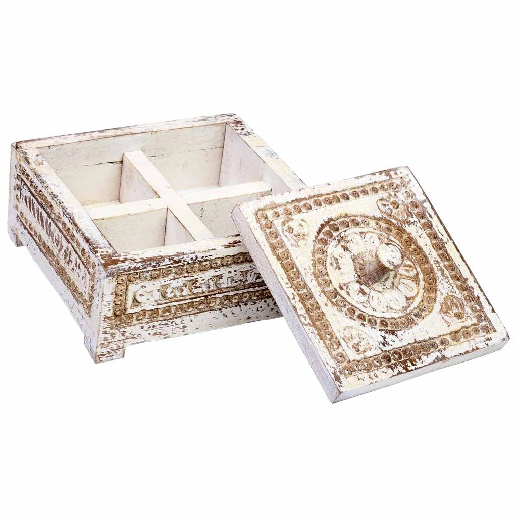 Scatola in legno intagliata con finitura bianco anticato 19x19x10h cm