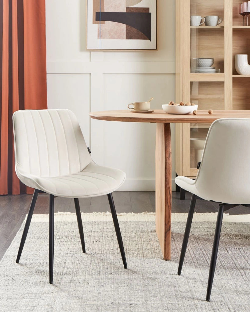 Set di 2 sedie da pranzo in velluto beige chiaro con gambe in acciaio nero senza braccioli set da pranzo salotto soggiorno moderno